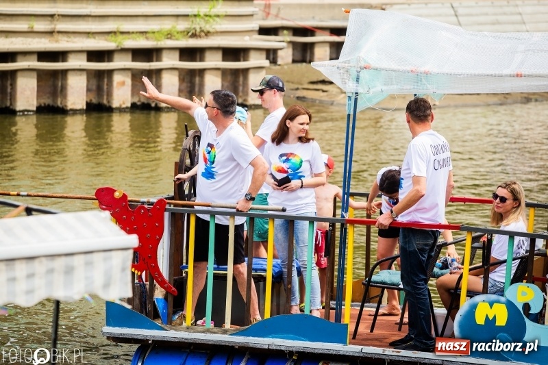 Zdjęcie w galerii na portalu naszraciborz.pl: Morsy spacerkiem, reszta powiosłuje albo włączy silniki. Skąd ruszy 22. Pływadło? wiadomości z regionu