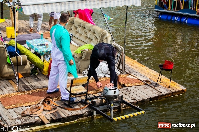 Zdjęcie w galerii na portalu naszraciborz.pl: Morsy spacerkiem, reszta powiosłuje albo włączy silniki. Skąd ruszy 22. Pływadło? wiadomości z regionu