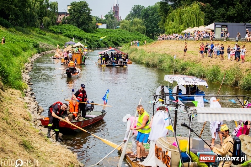 Zdjęcie w galerii na portalu naszraciborz.pl: Morsy spacerkiem, reszta powiosłuje albo włączy silniki. Skąd ruszy 22. Pływadło? wiadomości z regionu