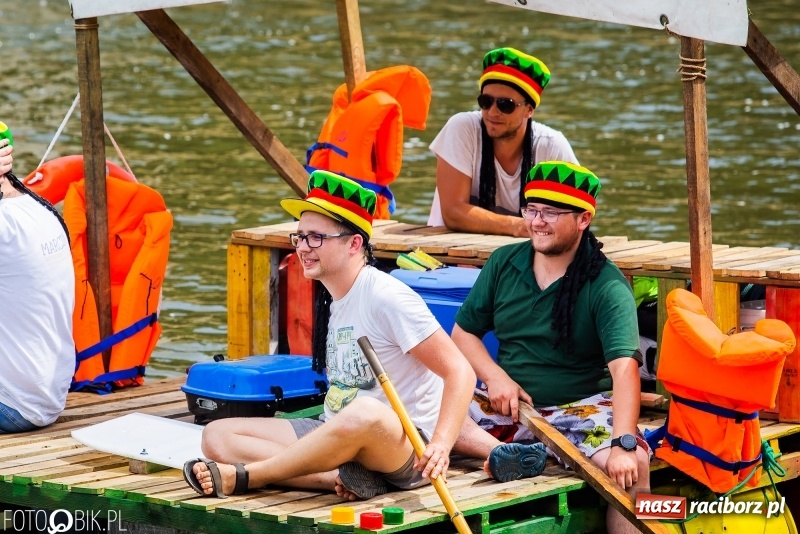 Zdjęcie w galerii na portalu naszraciborz.pl: Morsy spacerkiem, reszta powiosłuje albo włączy silniki. Skąd ruszy 22. Pływadło? wiadomości z regionu