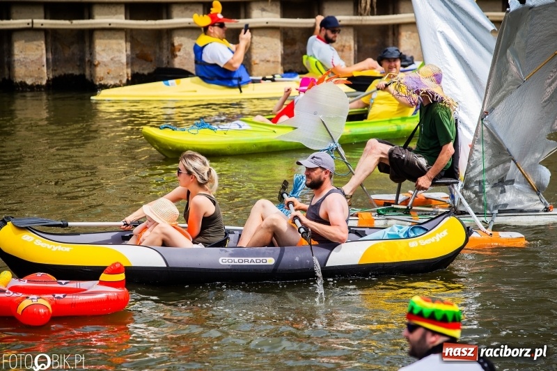 Zdjęcie w galerii na portalu naszraciborz.pl: Morsy spacerkiem, reszta powiosłuje albo włączy silniki. Skąd ruszy 22. Pływadło? wiadomości z regionu
