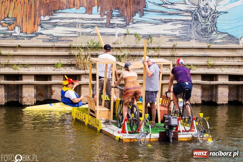 Zdjęcie w galerii na portalu naszraciborz.pl: Morsy spacerkiem, reszta powiosłuje albo włączy silniki. Skąd ruszy 22. Pływadło? wiadomości z regionu