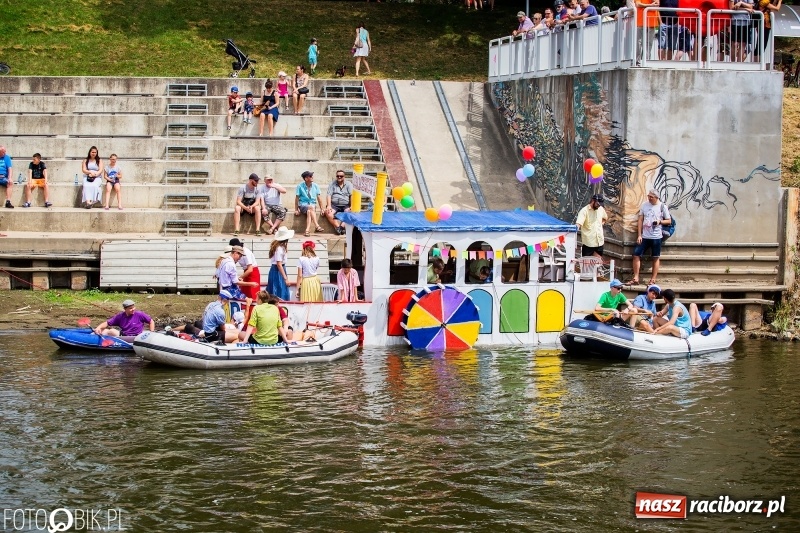 Zdjęcie w galerii na portalu naszraciborz.pl: Morsy spacerkiem, reszta powiosłuje albo włączy silniki. Skąd ruszy 22. Pływadło? wiadomości z regionu