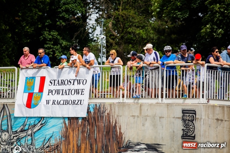 Zdjęcie w galerii na portalu naszraciborz.pl: Morsy spacerkiem, reszta powiosłuje albo włączy silniki. Skąd ruszy 22. Pływadło? wiadomości z regionu