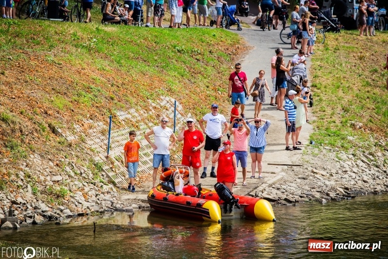 Zdjęcie w galerii na portalu naszraciborz.pl: Morsy spacerkiem, reszta powiosłuje albo włączy silniki. Skąd ruszy 22. Pływadło? wiadomości z regionu