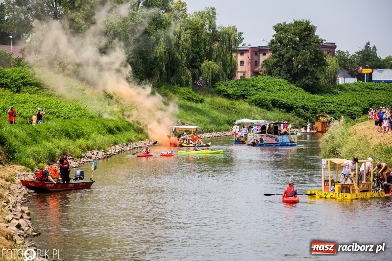 Zdjęcie w galerii na portalu naszraciborz.pl: Morsy spacerkiem, reszta powiosłuje albo włączy silniki. Skąd ruszy 22. Pływadło? wiadomości z regionu