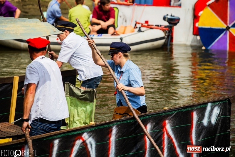 Zdjęcie w galerii na portalu naszraciborz.pl: Morsy spacerkiem, reszta powiosłuje albo włączy silniki. Skąd ruszy 22. Pływadło? wiadomości z regionu