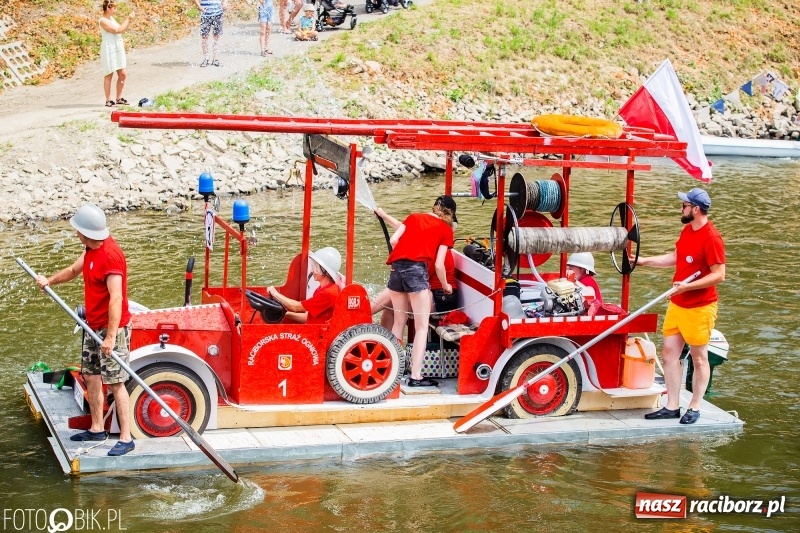 Zdjęcie w galerii na portalu naszraciborz.pl: Morsy spacerkiem, reszta powiosłuje albo włączy silniki. Skąd ruszy 22. Pływadło? wiadomości z regionu