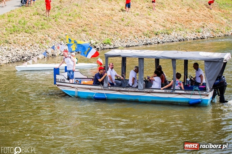 Zdjęcie w galerii na portalu naszraciborz.pl: Morsy spacerkiem, reszta powiosłuje albo włączy silniki. Skąd ruszy 22. Pływadło? wiadomości z regionu
