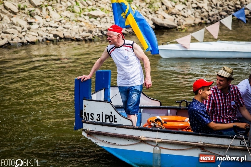 Zdjęcie w galerii na portalu naszraciborz.pl: Morsy spacerkiem, reszta powiosłuje albo włączy silniki. Skąd ruszy 22. Pływadło? wiadomości z regionu
