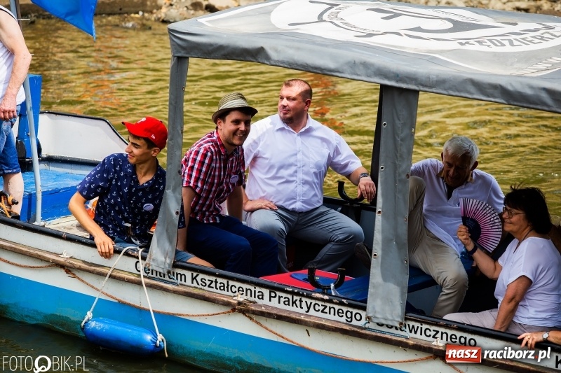 Zdjęcie w galerii na portalu naszraciborz.pl: Morsy spacerkiem, reszta powiosłuje albo włączy silniki. Skąd ruszy 22. Pływadło? wiadomości z regionu