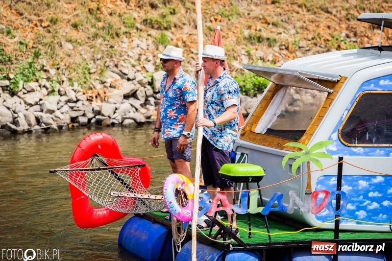 Zdjęcie w galerii na portalu naszraciborz.pl: Morsy spacerkiem, reszta powiosłuje albo włączy silniki. Skąd ruszy 22. Pływadło? wiadomości z regionu