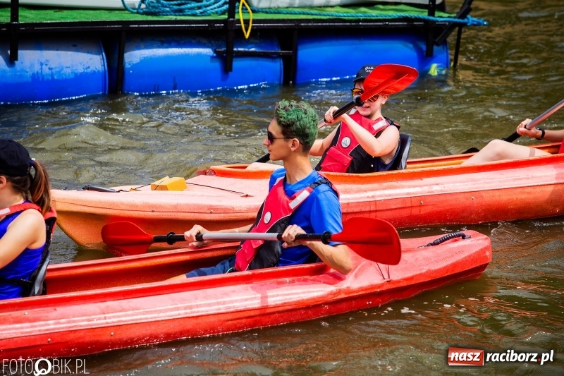 Zdjęcie w galerii na portalu naszraciborz.pl: Morsy spacerkiem, reszta powiosłuje albo włączy silniki. Skąd ruszy 22. Pływadło? wiadomości z regionu