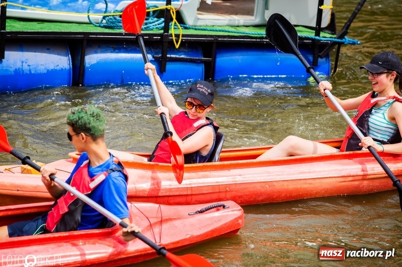 Zdjęcie w galerii na portalu naszraciborz.pl: Morsy spacerkiem, reszta powiosłuje albo włączy silniki. Skąd ruszy 22. Pływadło? wiadomości z regionu