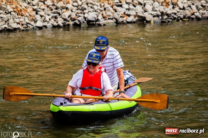 Zdjęcie w galerii na portalu naszraciborz.pl: Morsy spacerkiem, reszta powiosłuje albo włączy silniki. Skąd ruszy 22. Pływadło? wiadomości z regionu