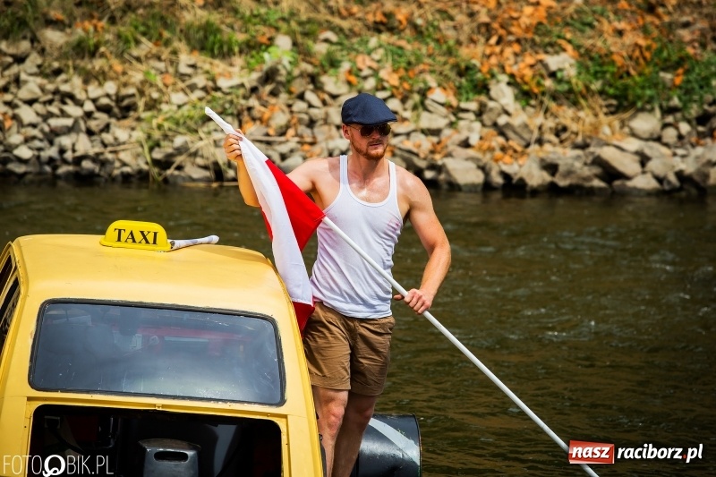 Zdjęcie w galerii na portalu naszraciborz.pl: Morsy spacerkiem, reszta powiosłuje albo włączy silniki. Skąd ruszy 22. Pływadło? wiadomości z regionu