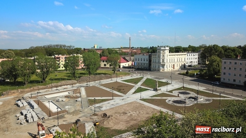 Zdjęcie w galerii na portalu naszraciborz.pl: Zobaczcie jak pięknieje rynek w Kietrzu [FOTO] wiadomości z regionu