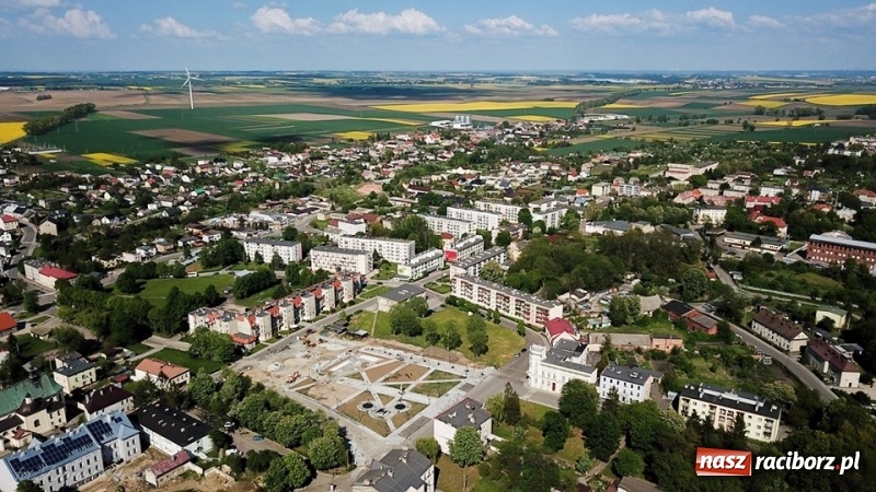 Zdjęcie w galerii na portalu naszraciborz.pl: Zobaczcie jak pięknieje rynek w Kietrzu [FOTO] wiadomości z regionu