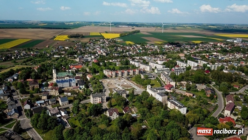 Zdjęcie w galerii na portalu naszraciborz.pl: Zobaczcie jak pięknieje rynek w Kietrzu [FOTO] wiadomości z regionu