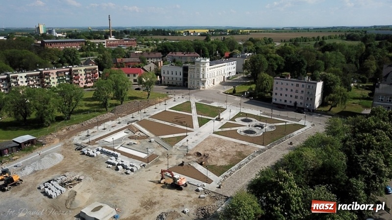 Zdjęcie w galerii na portalu naszraciborz.pl: Zobaczcie jak pięknieje rynek w Kietrzu [FOTO] wiadomości z regionu