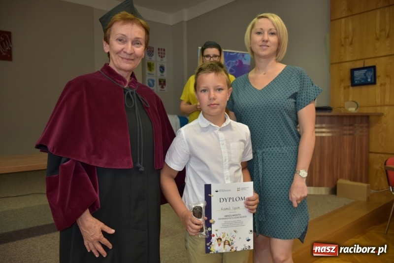 Zdjęcie w galerii na portalu naszraciborz.pl: Najmłodsi studenci zakończyli rok akademicki  wiadomości z regionu