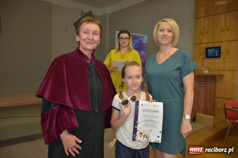 Zdjęcie w galerii na portalu naszraciborz.pl: Najmłodsi studenci zakończyli rok akademicki  wiadomości z regionu
