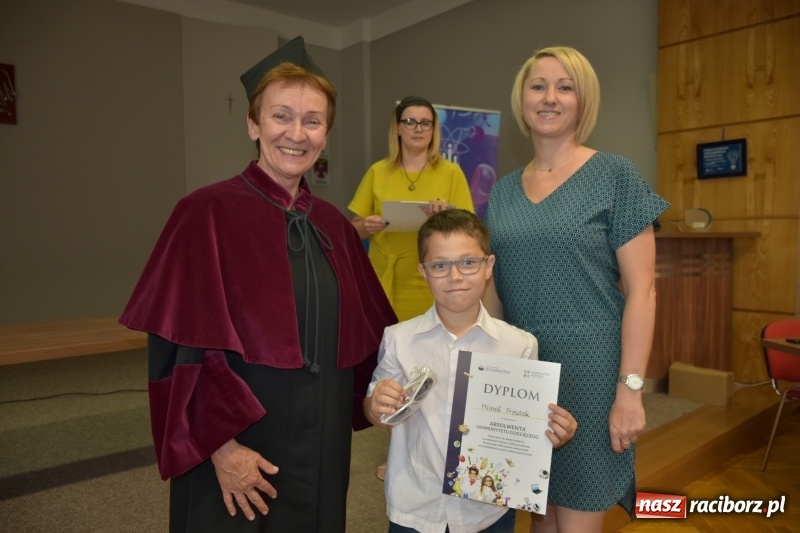Zdjęcie w galerii na portalu naszraciborz.pl: Najmłodsi studenci zakończyli rok akademicki  wiadomości z regionu