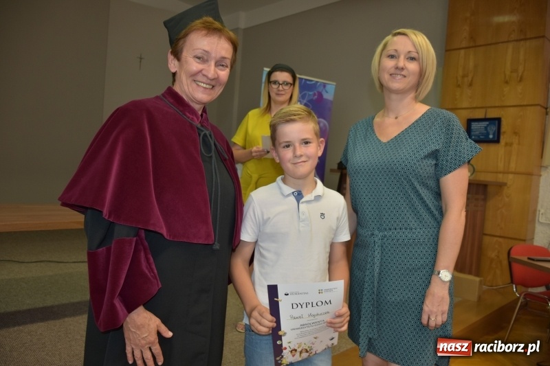 Zdjęcie w galerii na portalu naszraciborz.pl: Najmłodsi studenci zakończyli rok akademicki  wiadomości z regionu