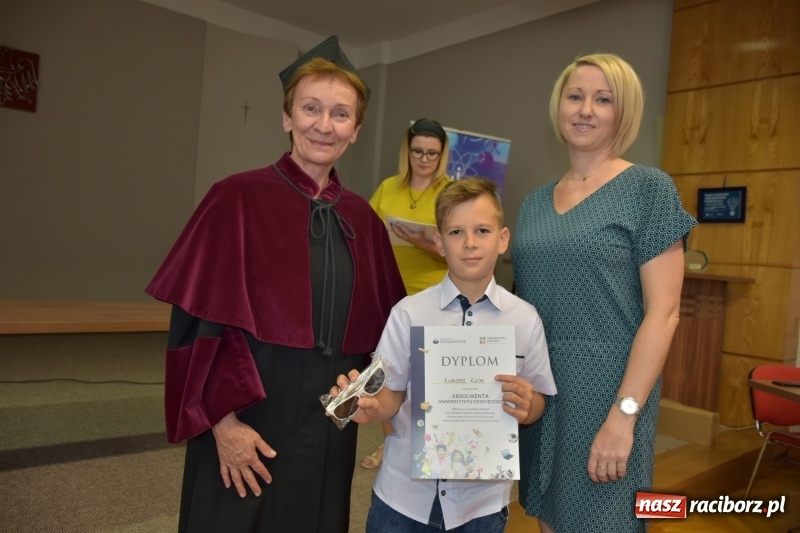 Zdjęcie w galerii na portalu naszraciborz.pl: Najmłodsi studenci zakończyli rok akademicki  wiadomości z regionu