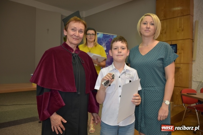 Zdjęcie w galerii na portalu naszraciborz.pl: Najmłodsi studenci zakończyli rok akademicki  wiadomości z regionu