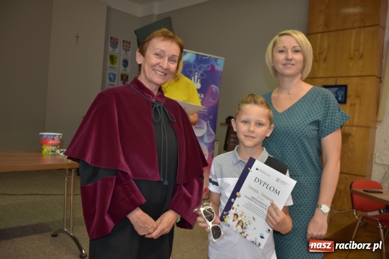 Zdjęcie w galerii na portalu naszraciborz.pl: Najmłodsi studenci zakończyli rok akademicki  wiadomości z regionu