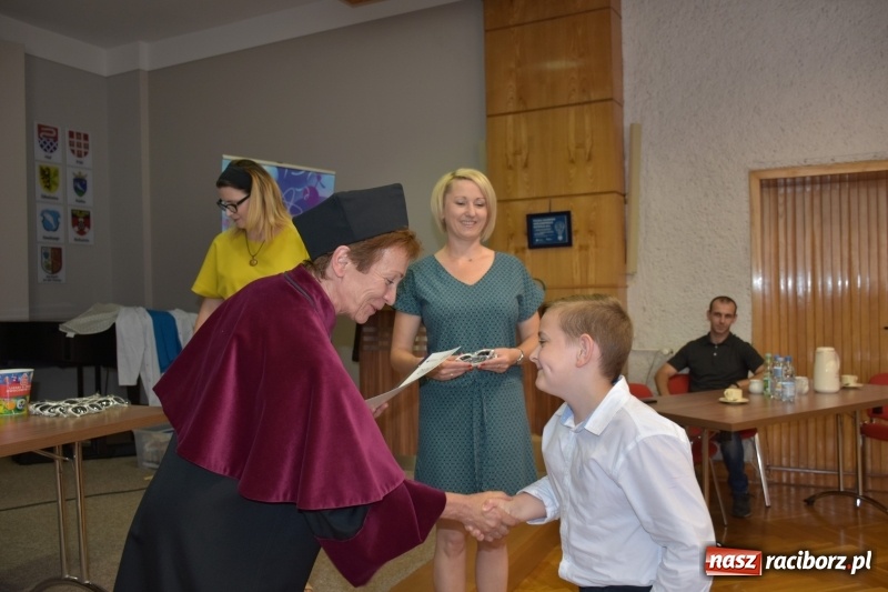 Zdjęcie w galerii na portalu naszraciborz.pl: Najmłodsi studenci zakończyli rok akademicki  wiadomości z regionu
