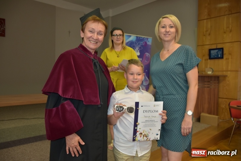 Zdjęcie w galerii na portalu naszraciborz.pl: Najmłodsi studenci zakończyli rok akademicki  wiadomości z regionu