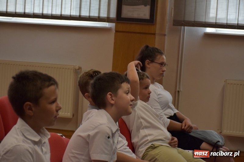 Zdjęcie w galerii na portalu naszraciborz.pl: Najmłodsi studenci zakończyli rok akademicki  wiadomości z regionu