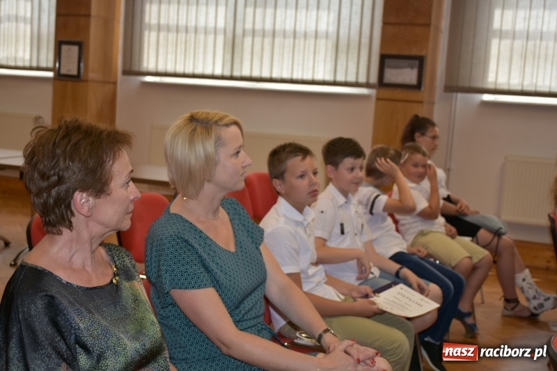 Zdjęcie w galerii na portalu naszraciborz.pl: Najmłodsi studenci zakończyli rok akademicki  wiadomości z regionu