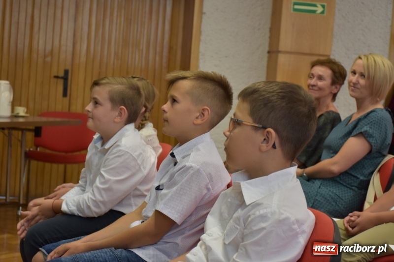 Zdjęcie w galerii na portalu naszraciborz.pl: Najmłodsi studenci zakończyli rok akademicki  wiadomości z regionu