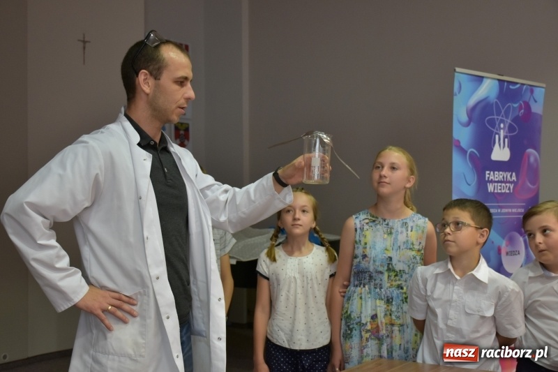 Zdjęcie w galerii na portalu naszraciborz.pl: Najmłodsi studenci zakończyli rok akademicki  wiadomości z regionu