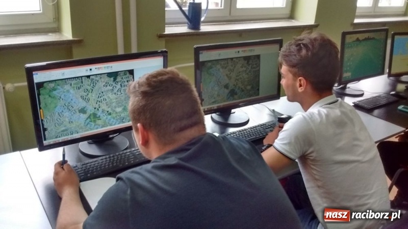 Zdjęcie w galerii na portalu naszraciborz.pl: Nowe wyzwanie GISowanie, czyli geodeci CKZiU nr 1 w akcji  wiadomości z regionu