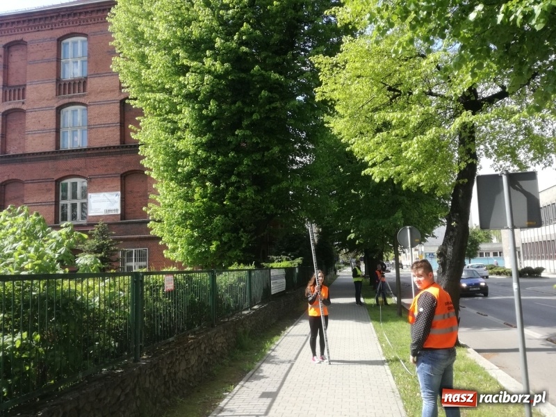 Zdjęcie w galerii na portalu naszraciborz.pl: Nowe wyzwanie GISowanie, czyli geodeci CKZiU nr 1 w akcji  wiadomości z regionu