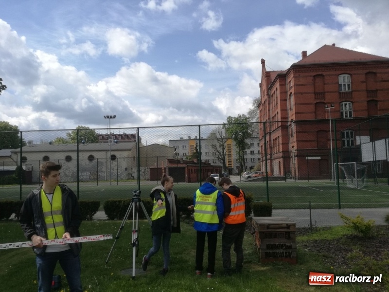 Zdjęcie w galerii na portalu naszraciborz.pl: Nowe wyzwanie GISowanie, czyli geodeci CKZiU nr 1 w akcji  wiadomości z regionu