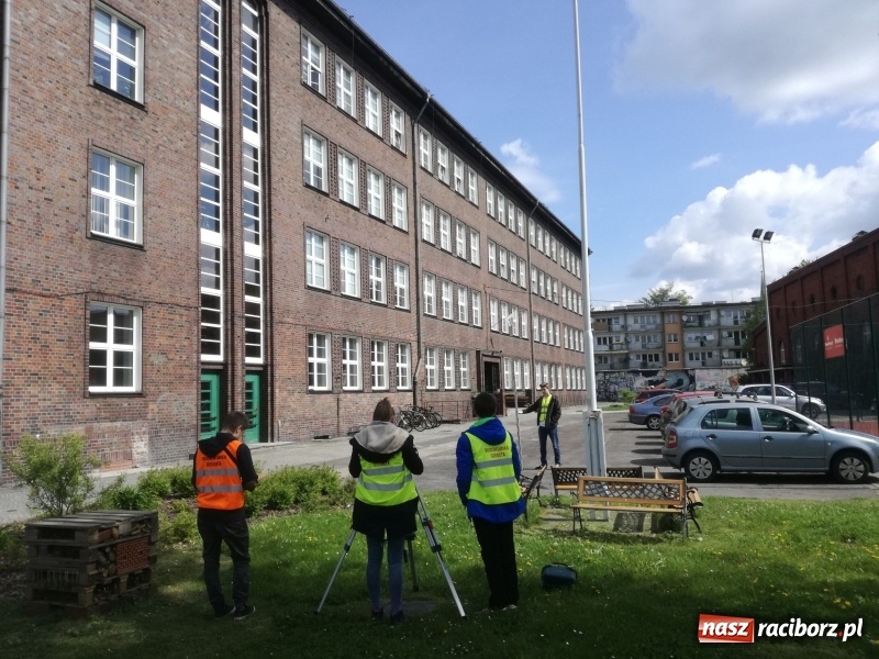 Zdjęcie w galerii na portalu naszraciborz.pl: Nowe wyzwanie GISowanie, czyli geodeci CKZiU nr 1 w akcji  wiadomości z regionu