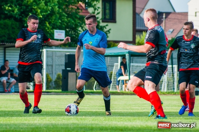 Zdjęcie w galerii na portalu naszraciborz.pl: Puchar, szampan i race na zakończenie sezonu. Awans Tworkowa do klasy okręgowej [FOTO i WIDEO] wiadomości z regionu
