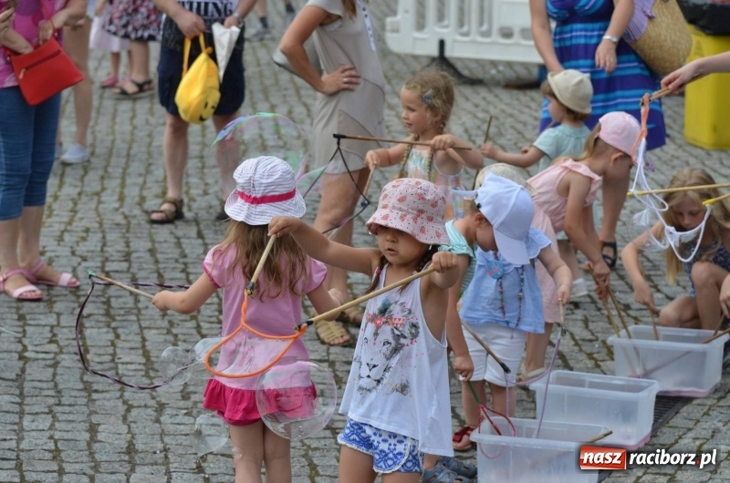 Zdjęcie w galerii na portalu naszraciborz.pl: Dni Raciborza. Ciocia Klocia, Ferajna Berniego i orkiestra Plania wiadomości z regionu