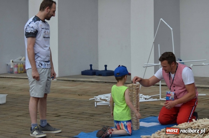 Zdjęcie w galerii na portalu naszraciborz.pl: Dni Raciborza. Ciocia Klocia, Ferajna Berniego i orkiestra Plania wiadomości z regionu