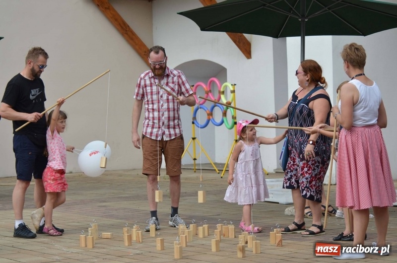 Zdjęcie w galerii na portalu naszraciborz.pl: Dni Raciborza. Ciocia Klocia, Ferajna Berniego i orkiestra Plania wiadomości z regionu