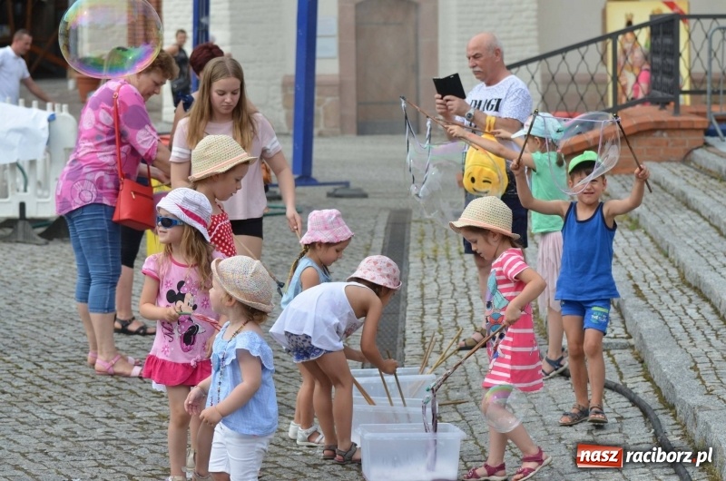 Zdjęcie w galerii na portalu naszraciborz.pl: Dni Raciborza. Ciocia Klocia, Ferajna Berniego i orkiestra Plania wiadomości z regionu