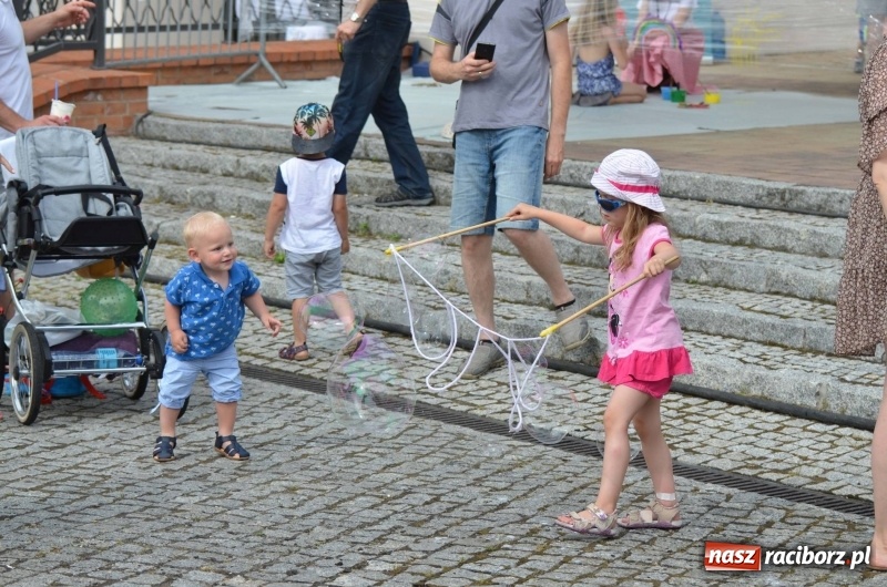 Zdjęcie w galerii na portalu naszraciborz.pl: Dni Raciborza. Ciocia Klocia, Ferajna Berniego i orkiestra Plania wiadomości z regionu