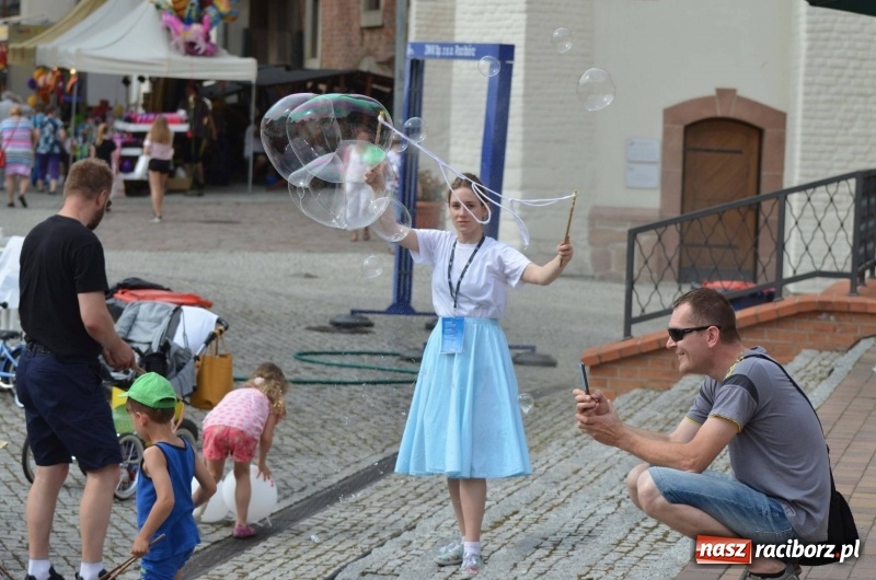 Zdjęcie w galerii na portalu naszraciborz.pl: Dni Raciborza. Ciocia Klocia, Ferajna Berniego i orkiestra Plania wiadomości z regionu