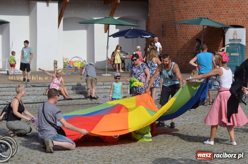 Zdjęcie w galerii na portalu naszraciborz.pl: Dni Raciborza. Ciocia Klocia, Ferajna Berniego i orkiestra Plania wiadomości z regionu