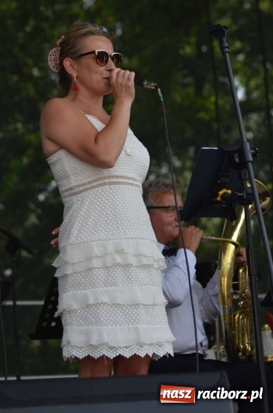 Zdjęcie w galerii na portalu naszraciborz.pl: Dni Raciborza. Ciocia Klocia, Ferajna Berniego i orkiestra Plania wiadomości z regionu